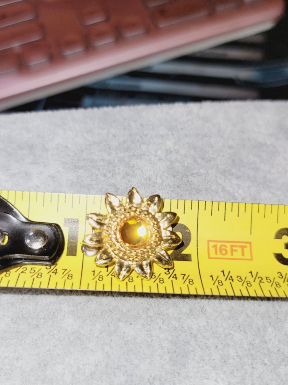 Vintage Circa 1980's Clip on Statement Earrings Gold Tone Textured SunFlowers - Picture 6 of 6